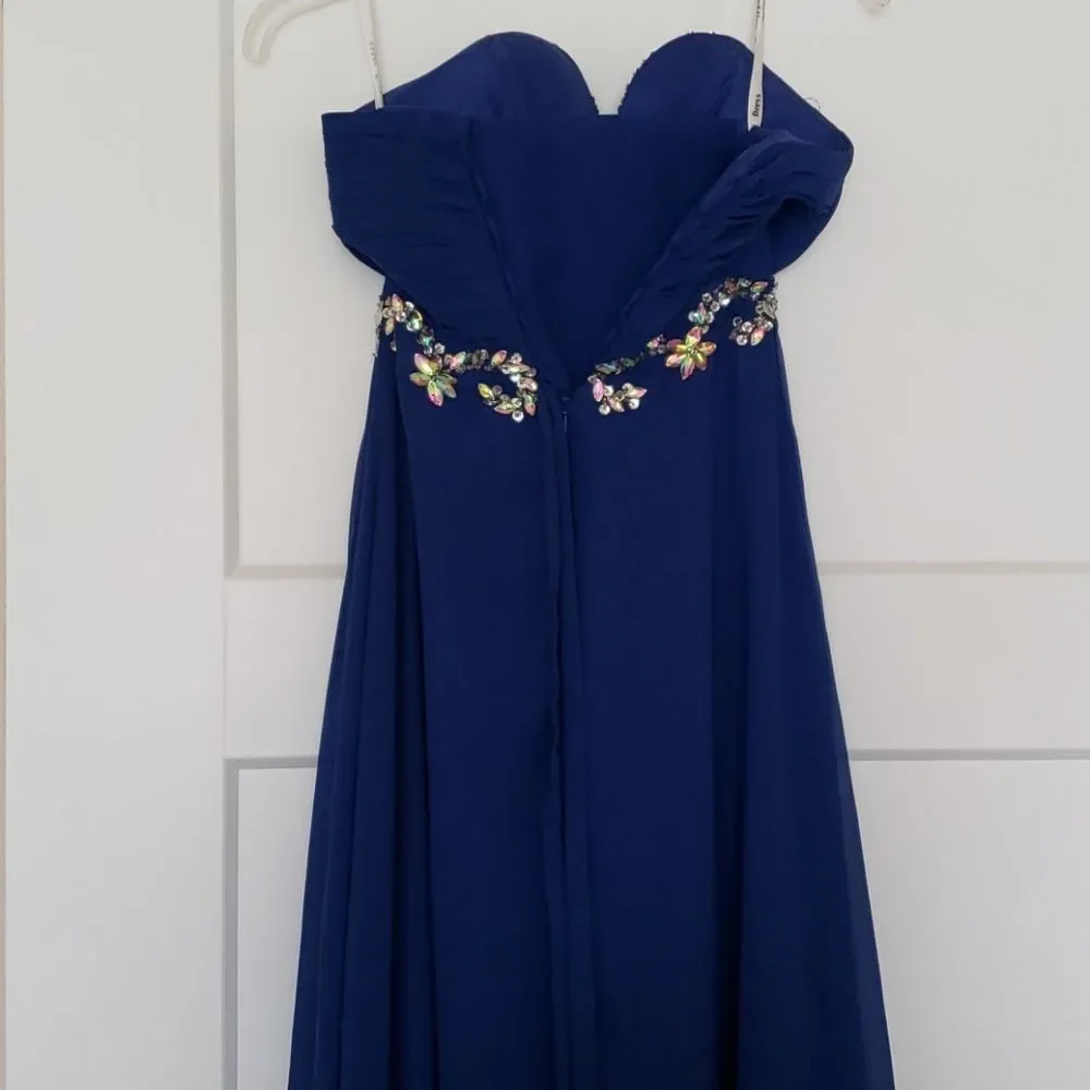 Prom 👗 - Picture 3 of 5